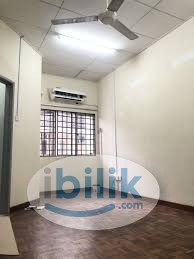 Middle Room at Bandar Utama, Petaling Jaya - Image 1