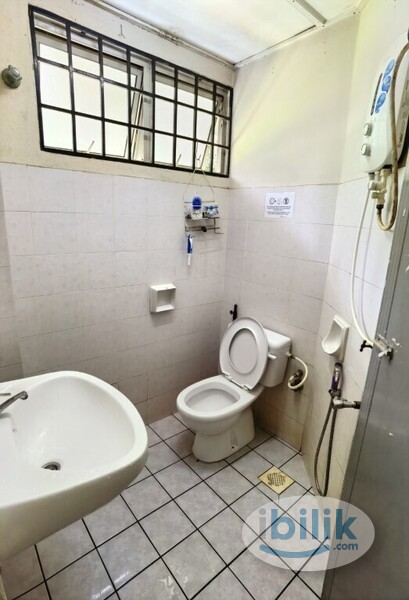 Middle Room at Bandar Utama, Petaling Jaya - Image 3