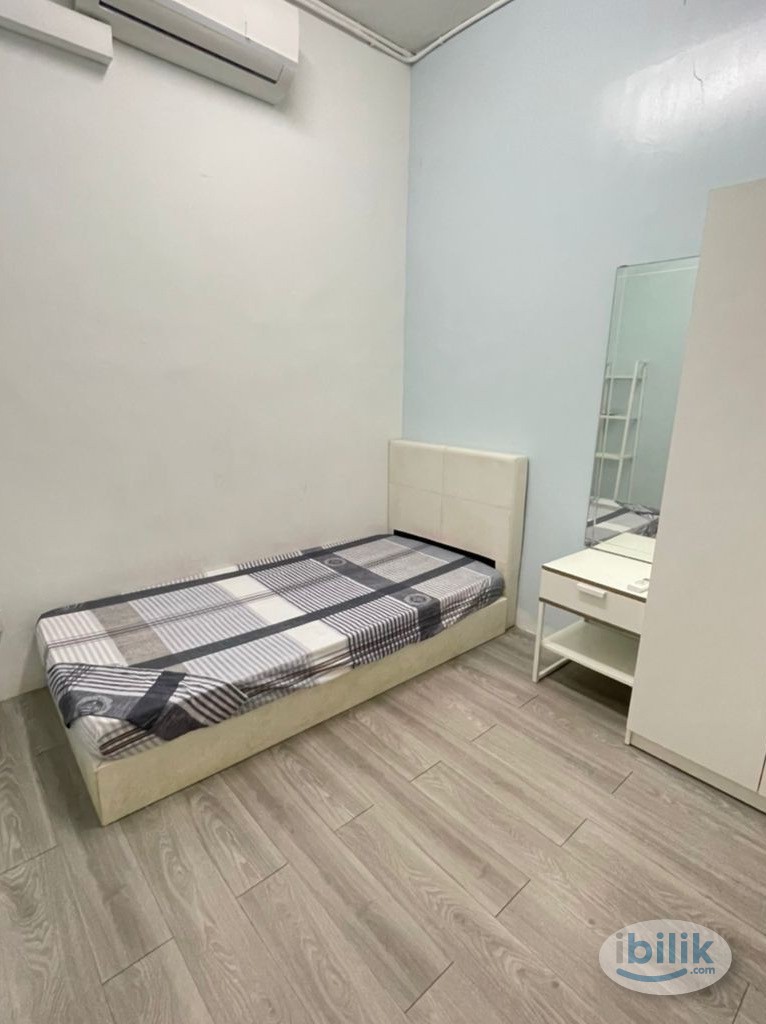 Walking Distance to INTI College & LRT Station. Middle Room Rent in SS15, Subang Jaya - Image 1
