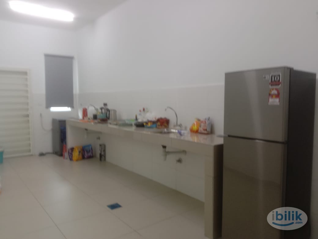 Middle Room at Sendayan, Seremban - Image 5