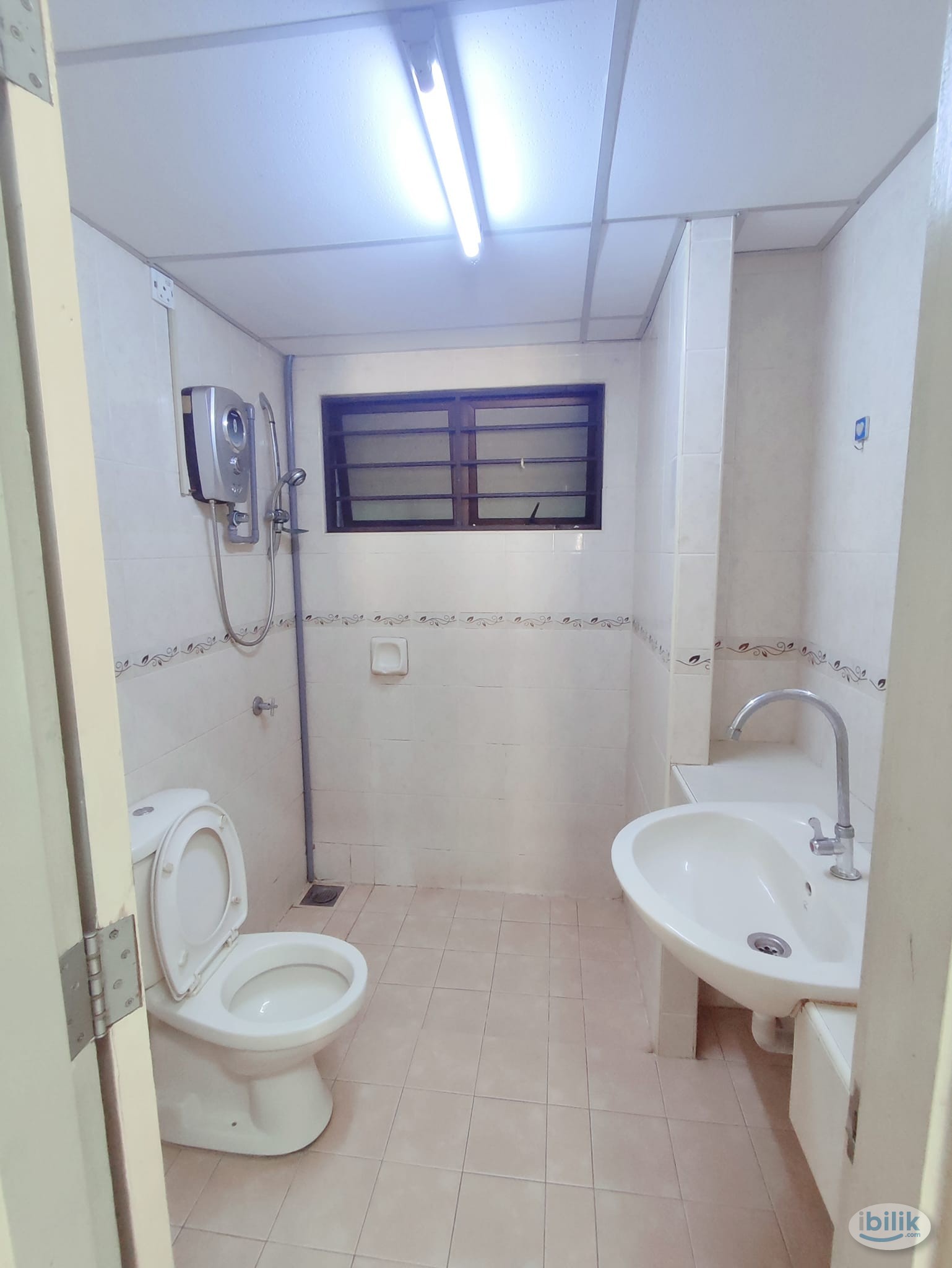 male Budget Single Room at Pelangi Utama, Bandar Utama - Image 3