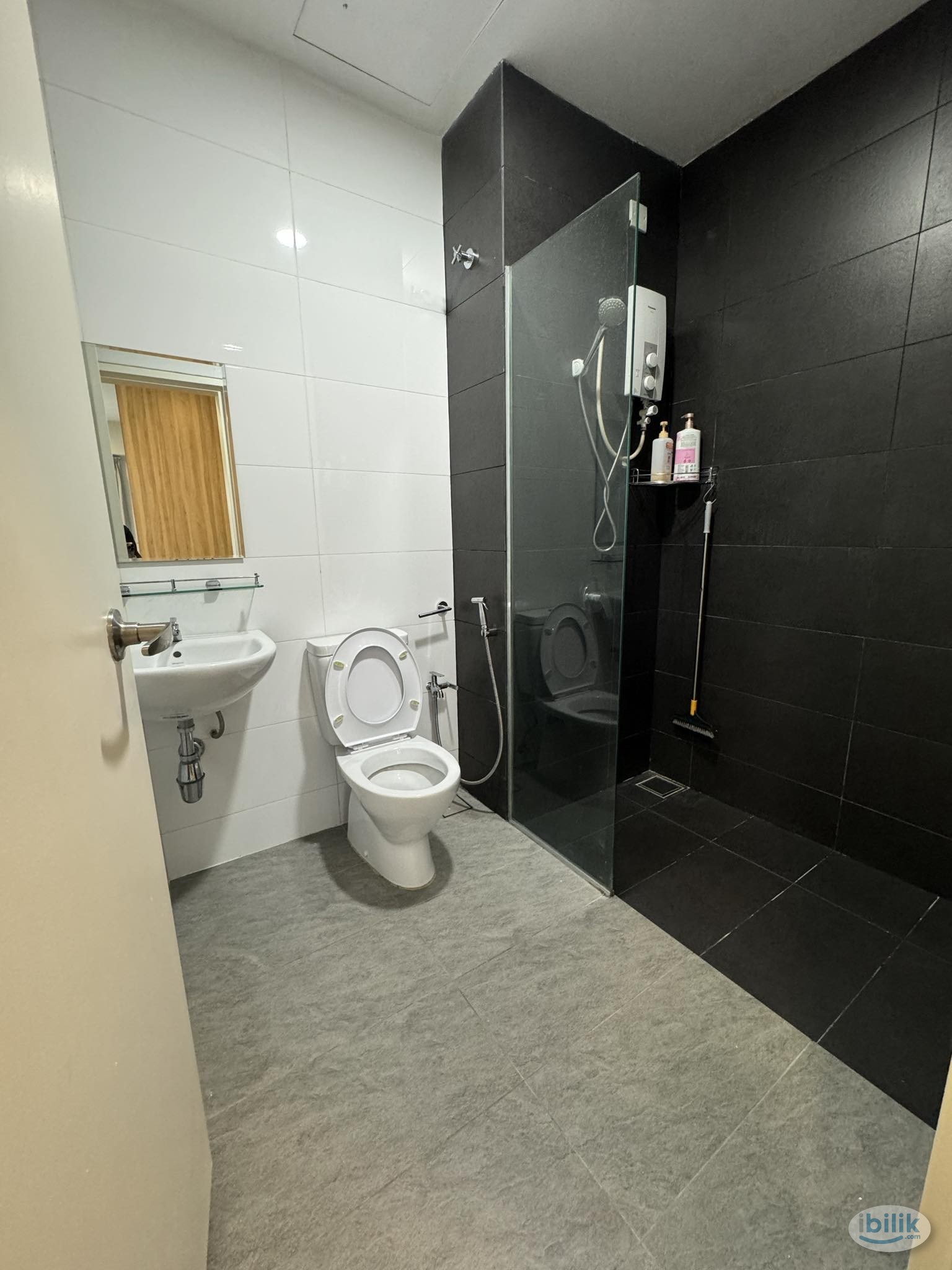 Newly Refurnished Studio at Paramount Utropolis @ Glenmarie, Shah Alam - Image 3