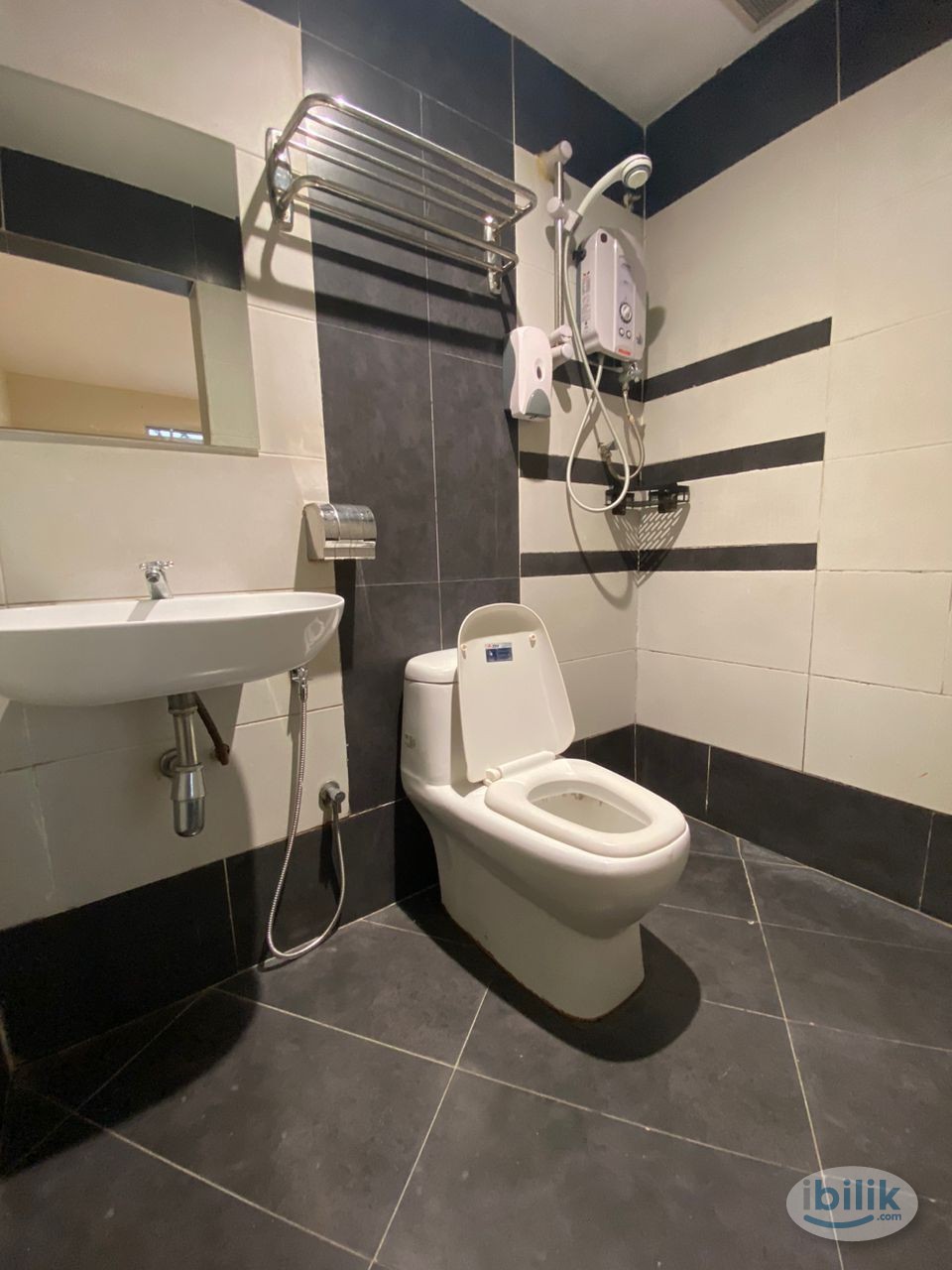 Zero Deposit Room rental Available - Image 1