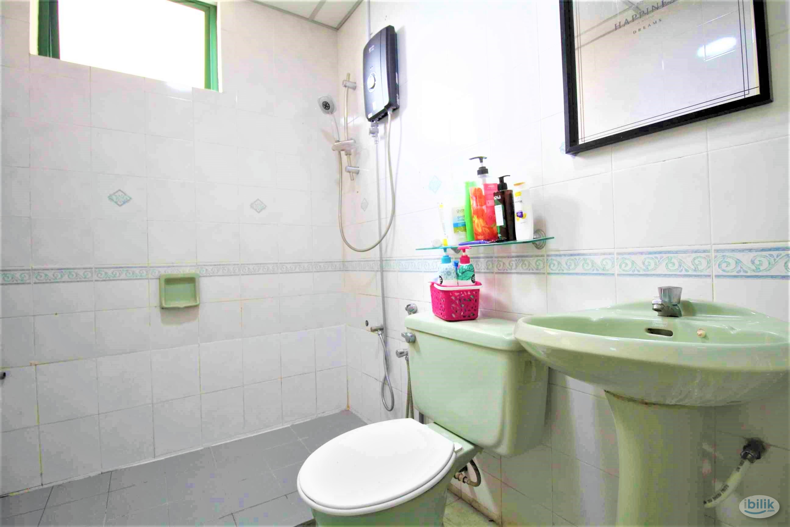 🚗Cozy Female AC Room, 8mins to Publika🚗 Duta Ria - Image 3
