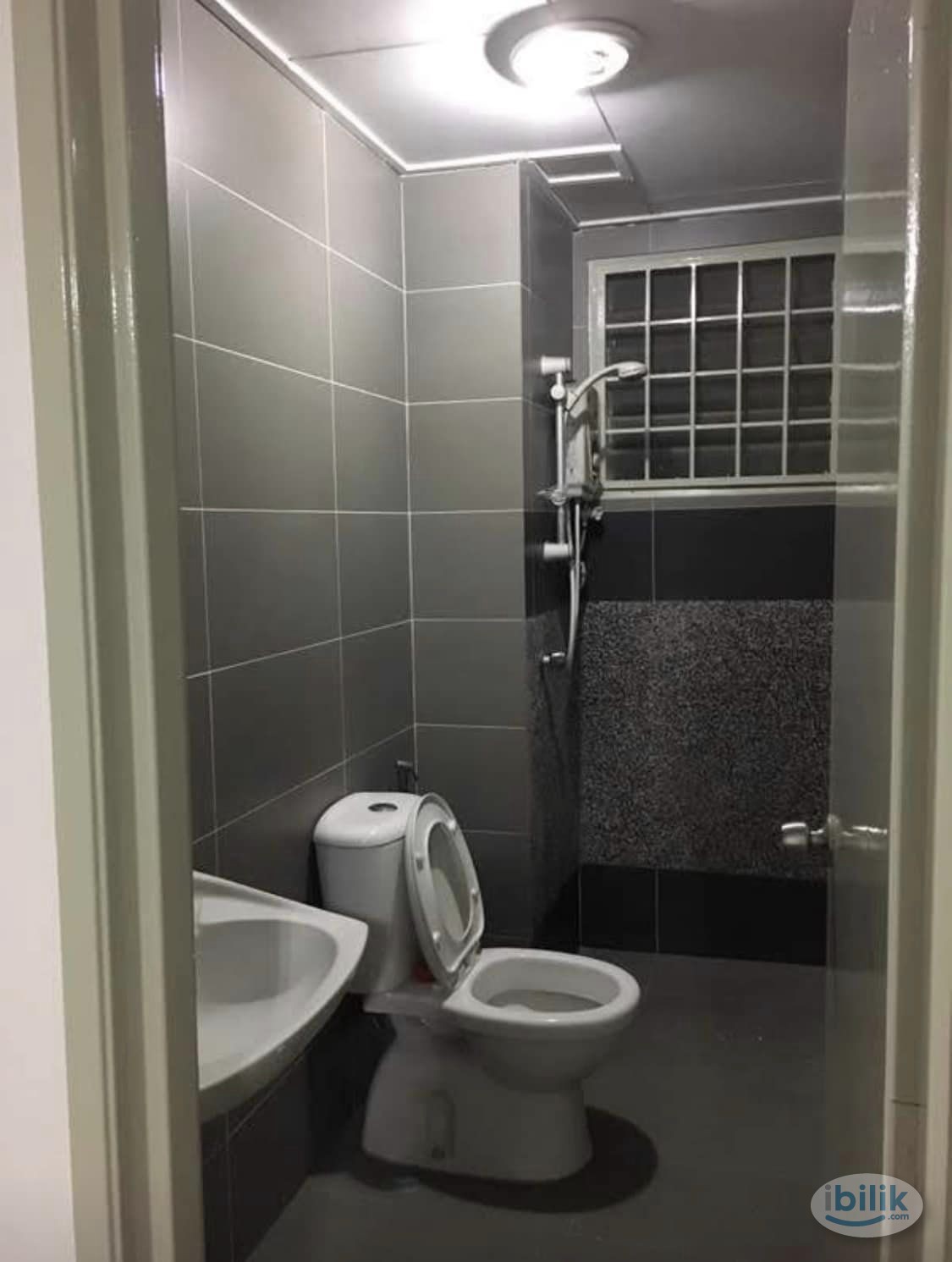 Master room @ wawasan Puchong - Image 2