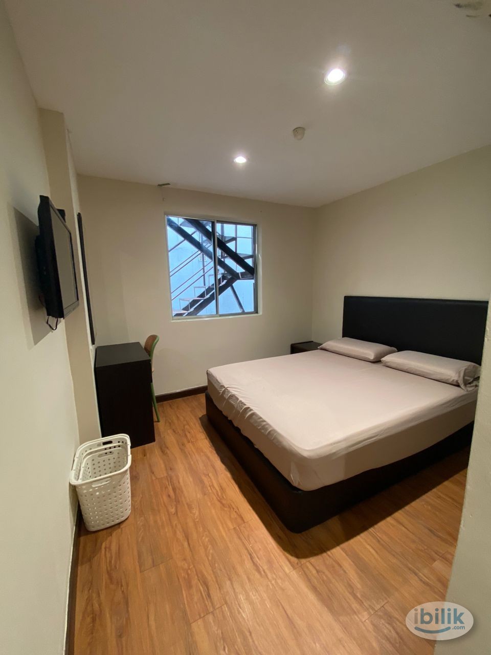 Simple & Cozy MIDDLE Room IN SS2 - Image 2