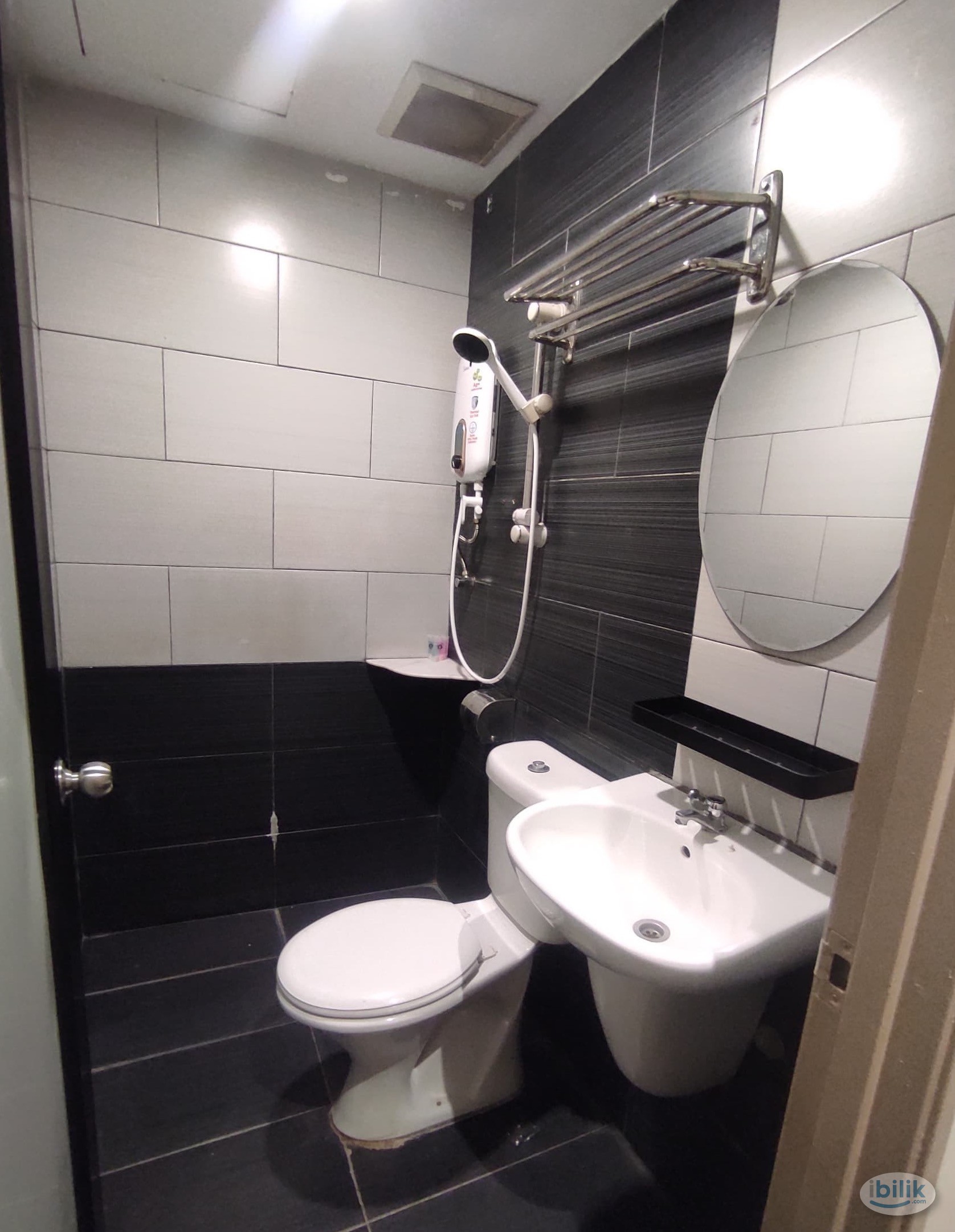 ❗ Study at Monash University❓ Room for Rent + Private Toilet at Bandar Sunway - Image 3
