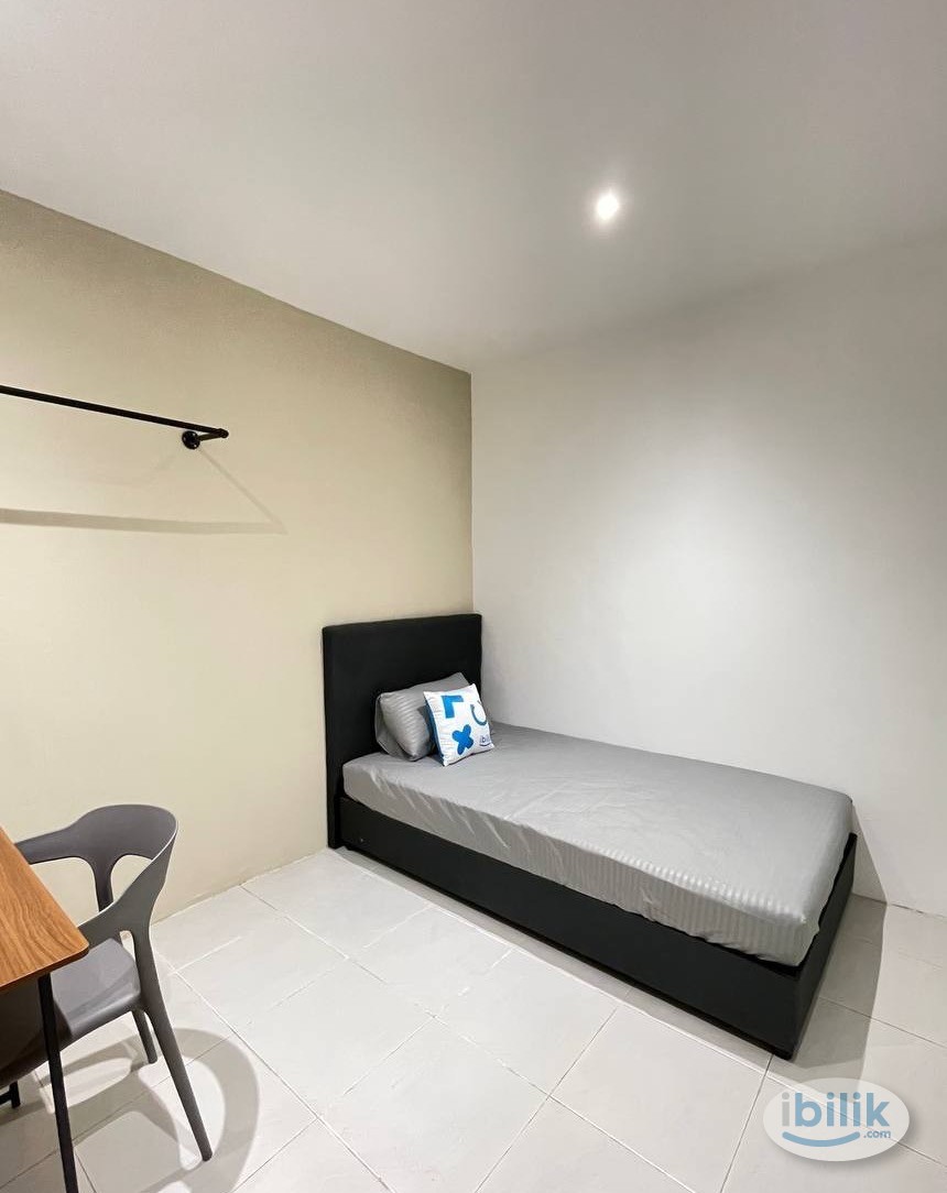 Near LRT Kelana Jaya🚄 Room with 🚽@ Room Rent at SS3, Paradigm mall - Image 1