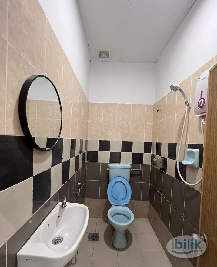 Near LRT Kelana Jaya🚄 Room with 🚽@ Room Rent at SS3, Paradigm mall - Image 2