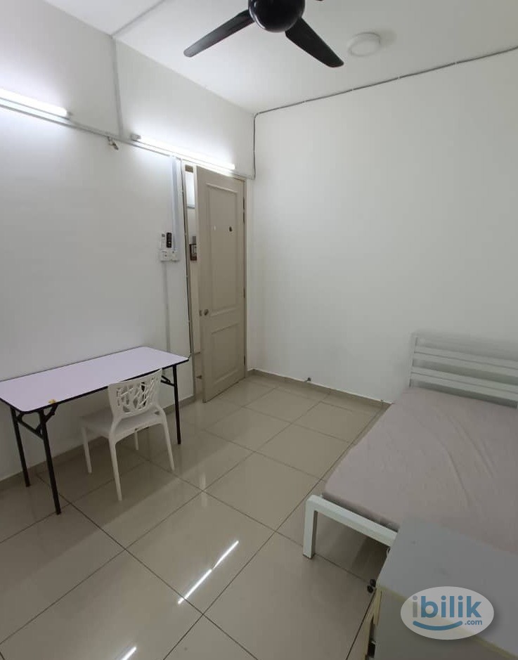 Room for Rent with Air-Cond ❄ at Bandar Botanic near GM Klang - Image 1