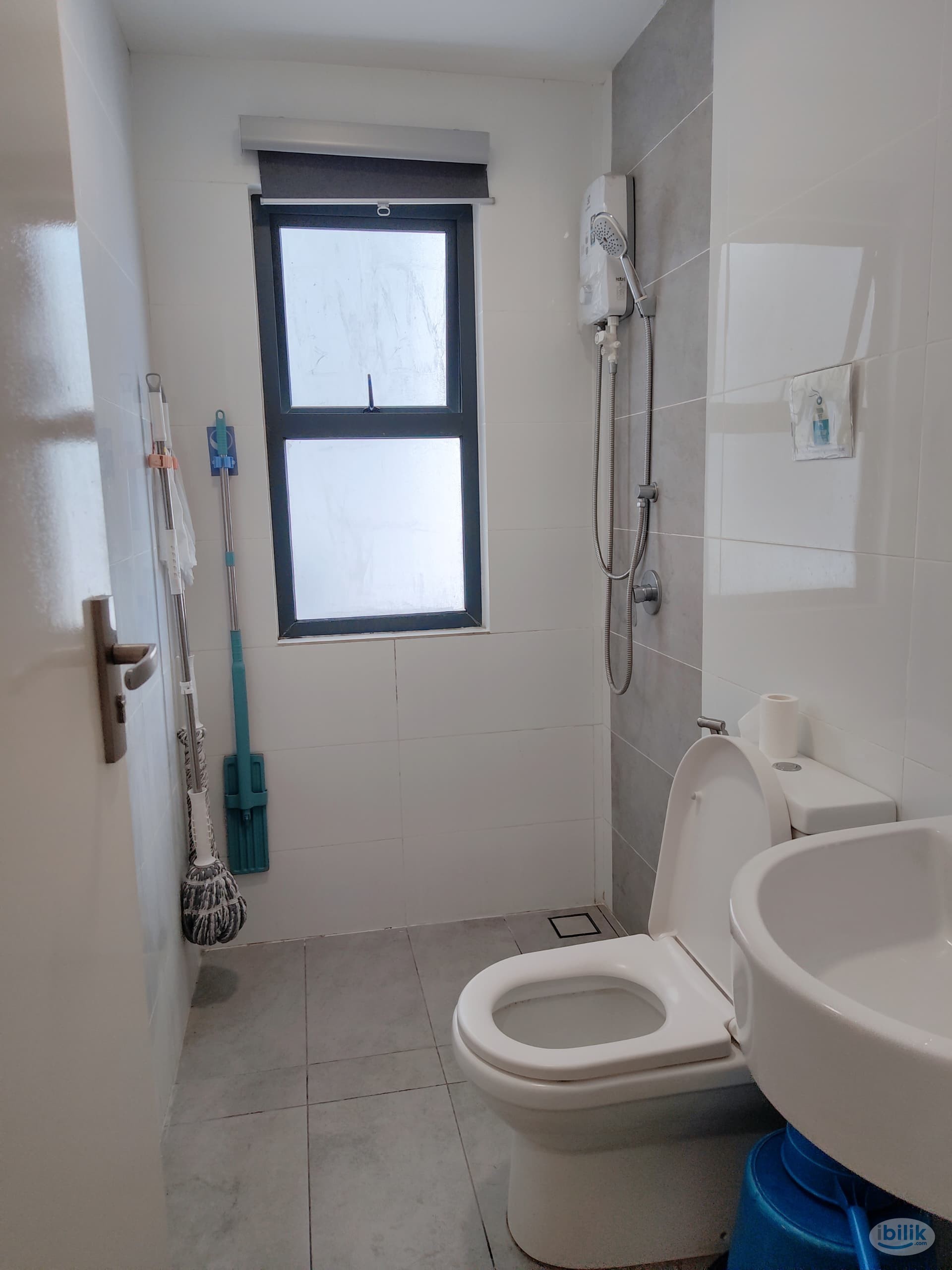 Trinity Aquata Desa Petaling KL Small Room Fully Furnished Shuttle Van LRT ERL MRT KTM - Image 3