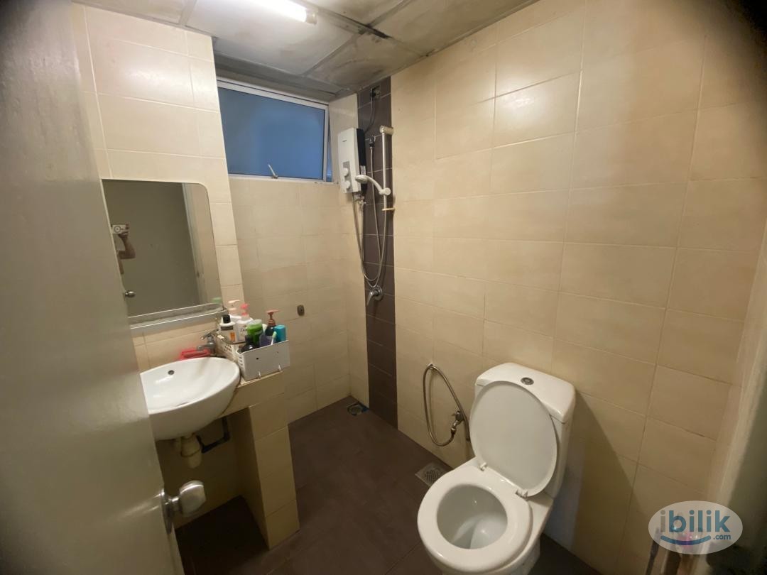 Single Room at Cova Villa, Kota Damansara - Image 1