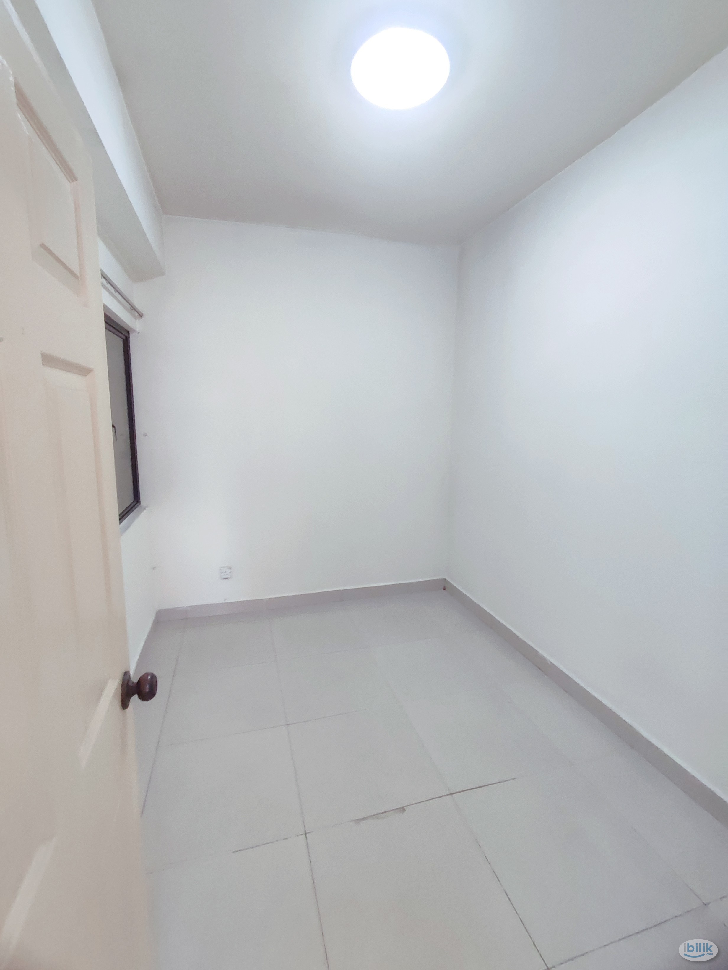 Glomac mid room available - Image 2