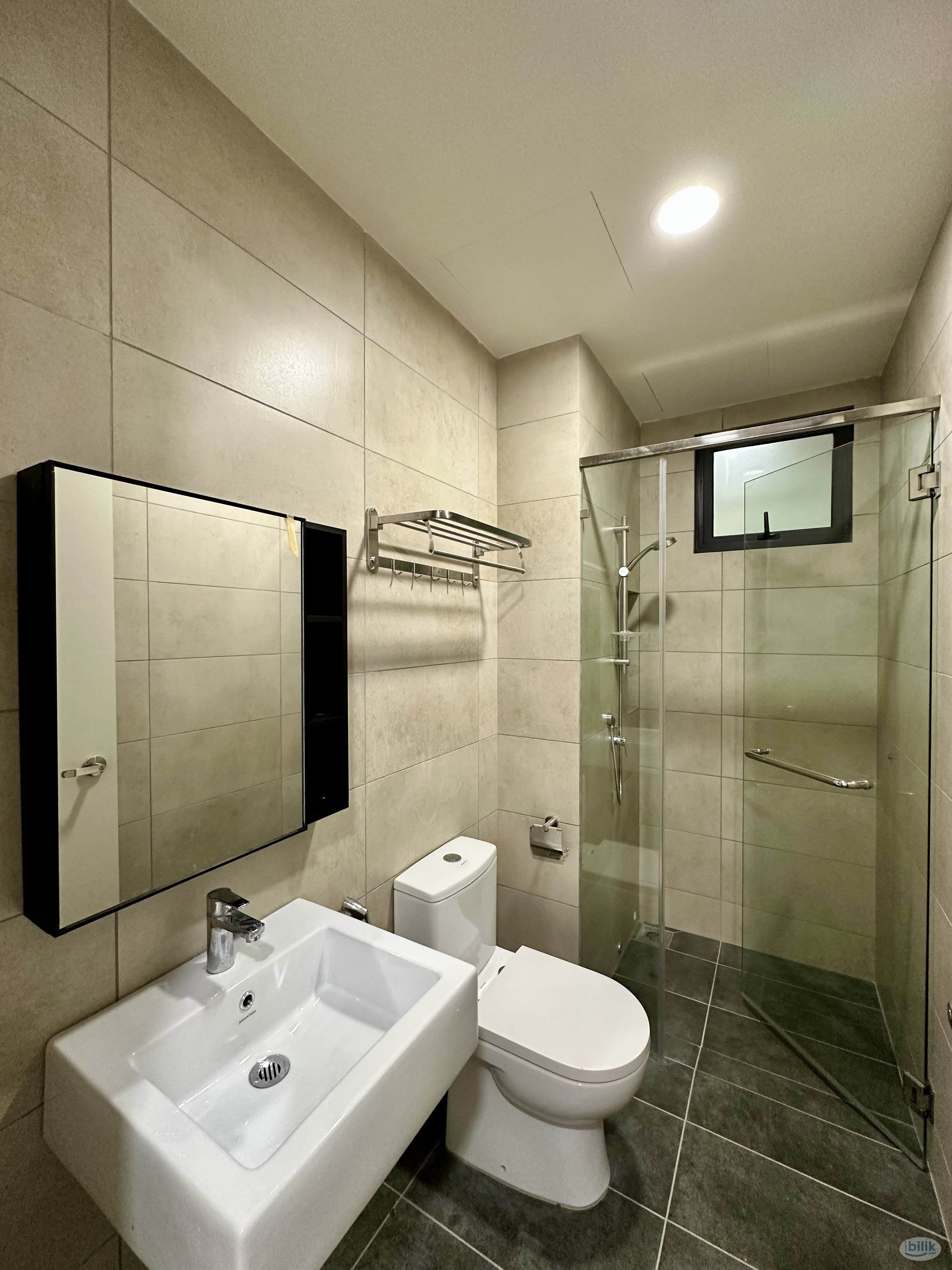 All Female Spacious House Deluxe Queen Room at Sunway Avila Residences, Taman Sri Rampai - Image 4