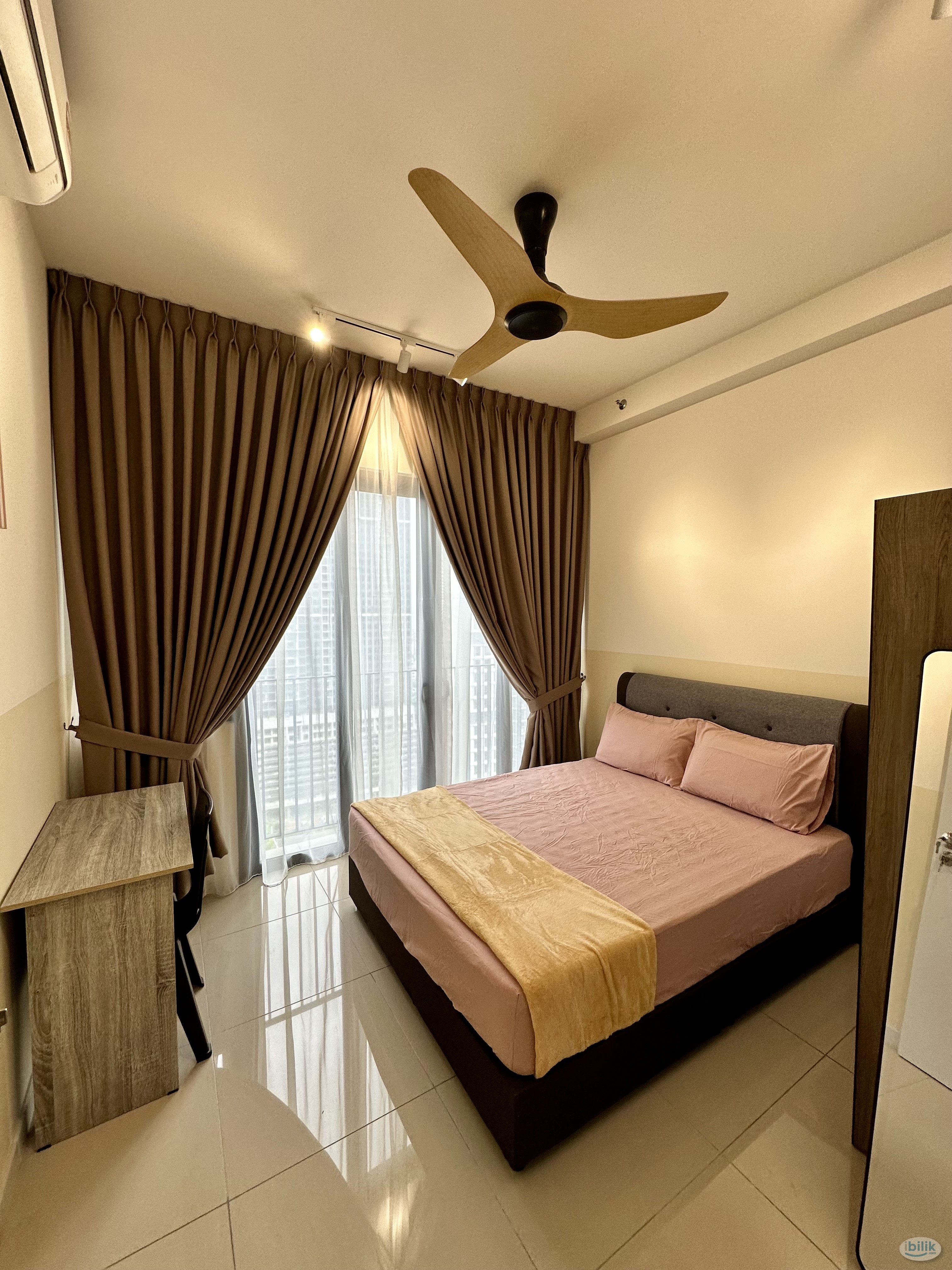 All Female Spacious House Deluxe Queen Room at Sunway Avila Residences, Taman Sri Rampai - Image 1