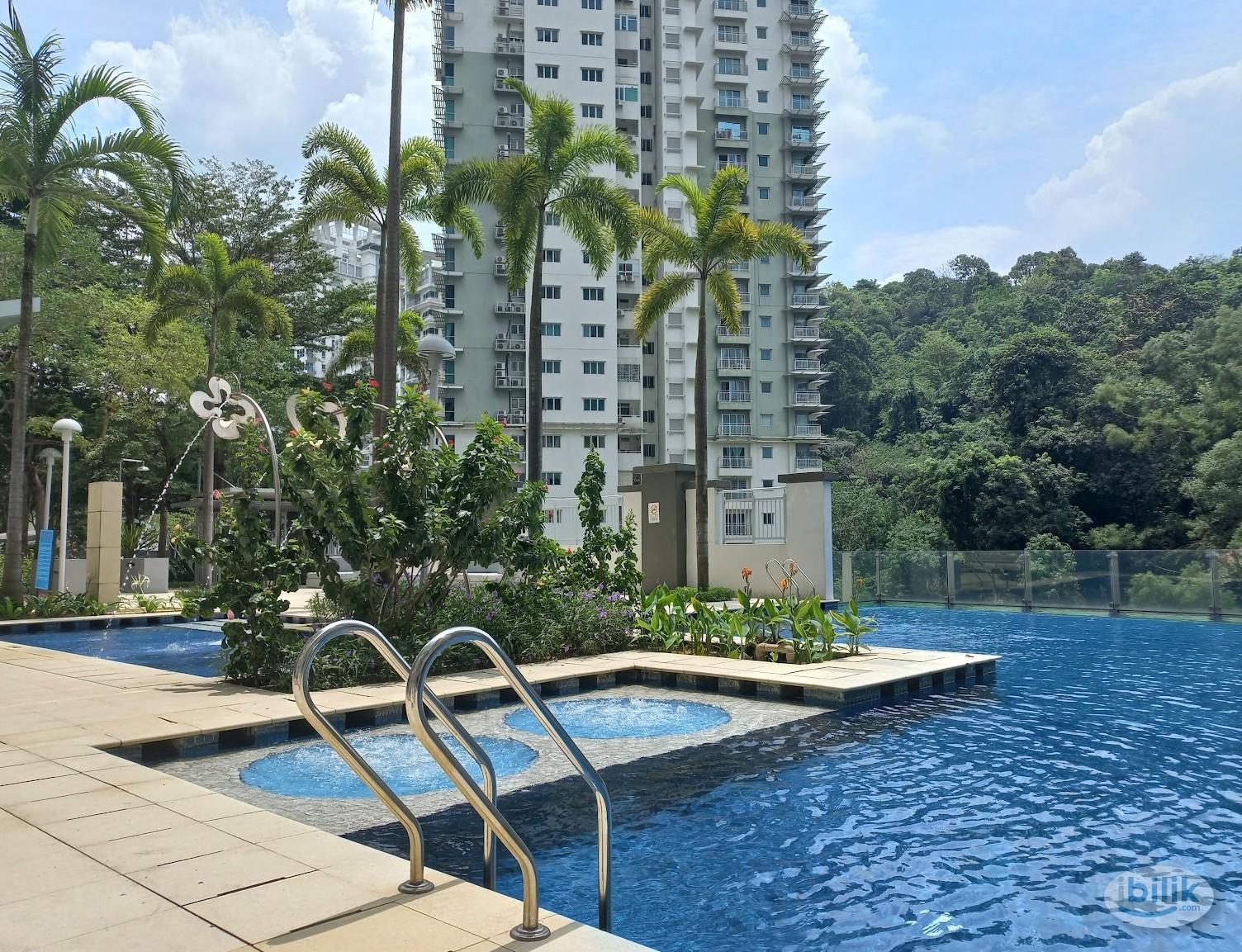 Middle Room at Metropolitan Square, Damansara Perdana - Image 5