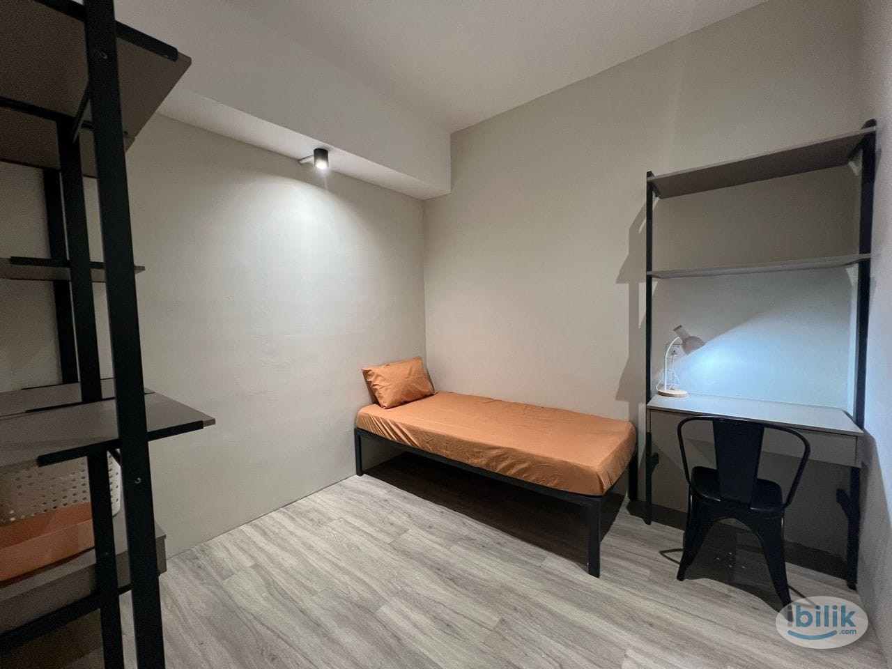 Zero Deposit Available For Middle Room in Damansara Kim - Image 2
