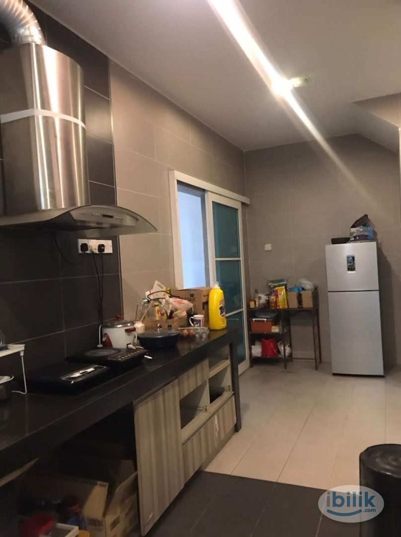 🔆Middle Room at Bandar Utama Petaling Jaya, Selangor - Image 1