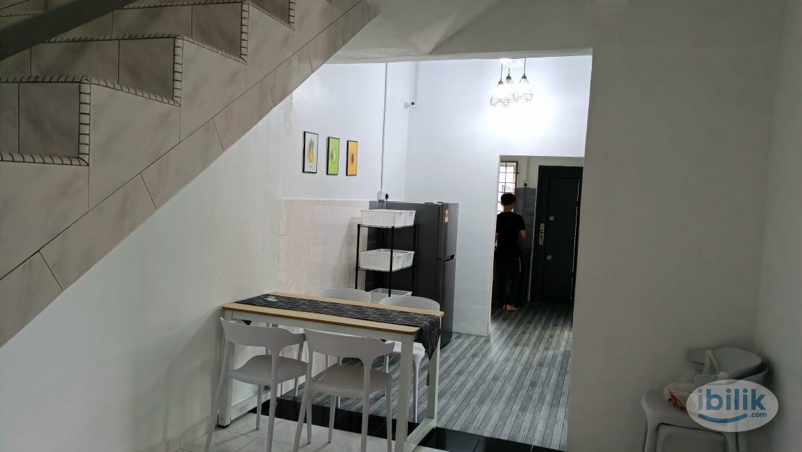 Middle Private Room With Shared Adjoining Bathroom. - Image 3