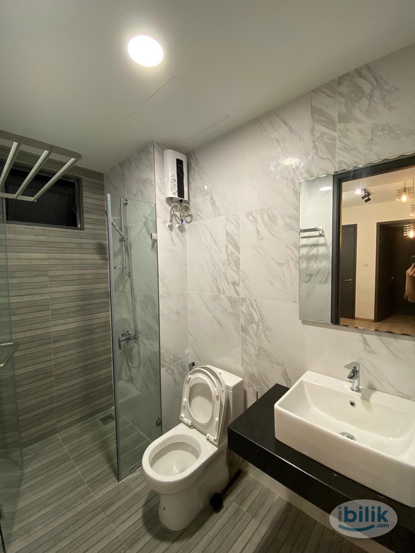 Middle Room at Emporis, Kota Damansara - Image 1