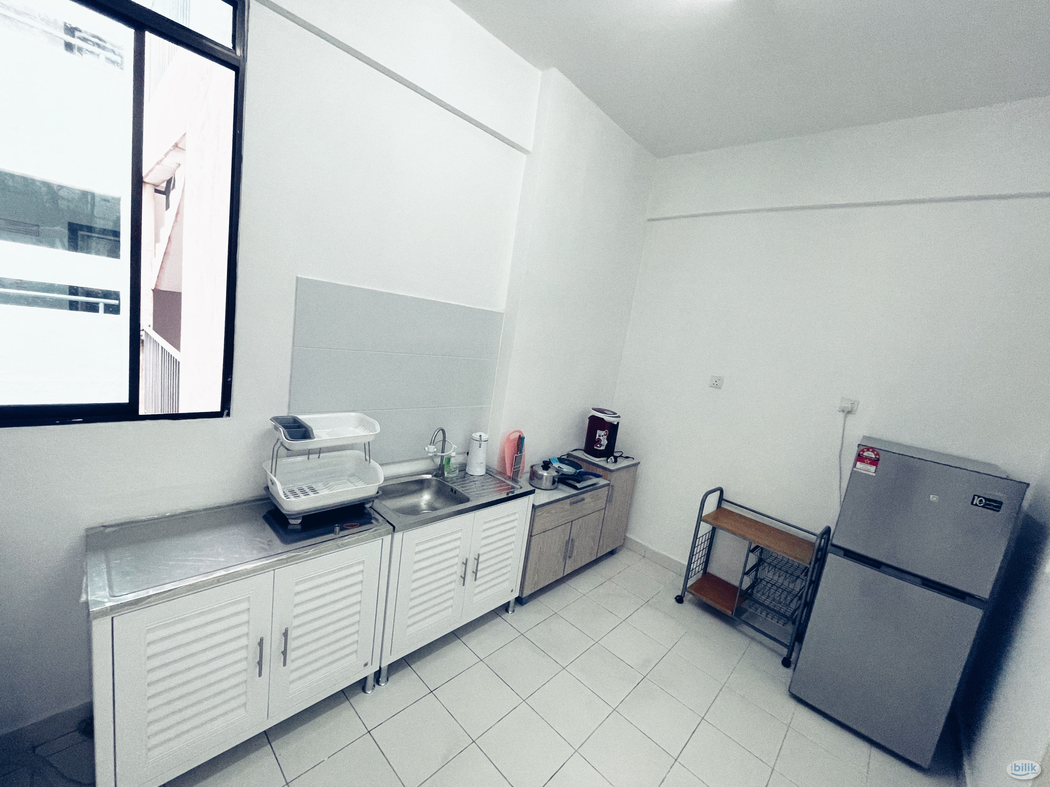 Middle Room at Elit Heights, Bayan Baru - Image 2