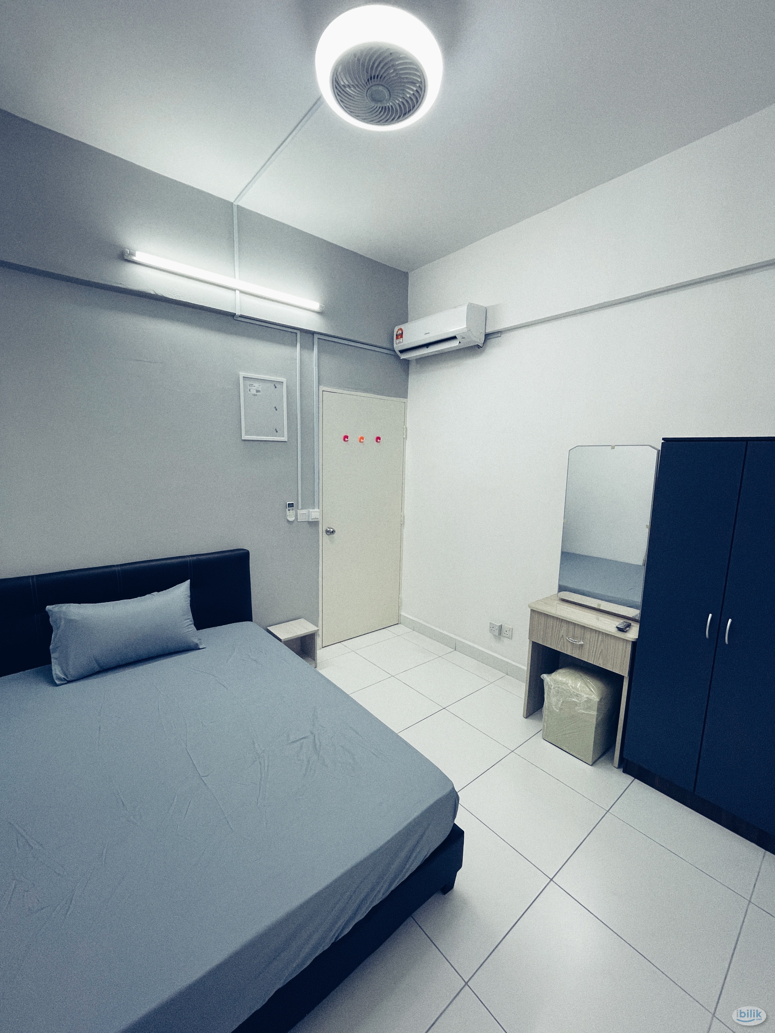 Middle Room at Elit Heights, Bayan Baru - Image 5