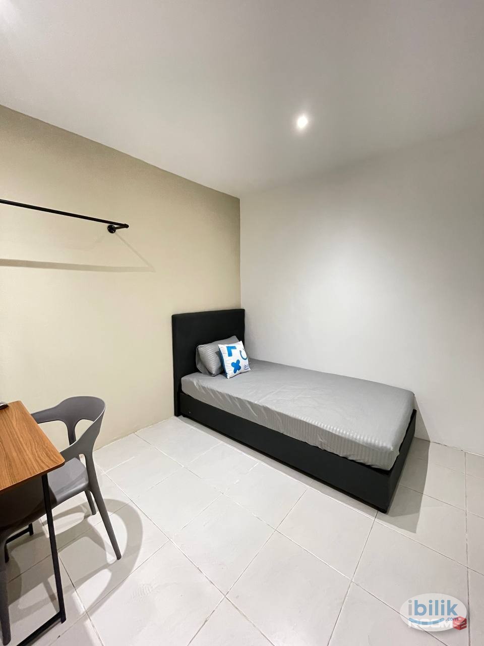 Near LRT Kelana Jaya🚄 Room with 🚽@ Room Rent at SS3, Paradigm mall - Image 1