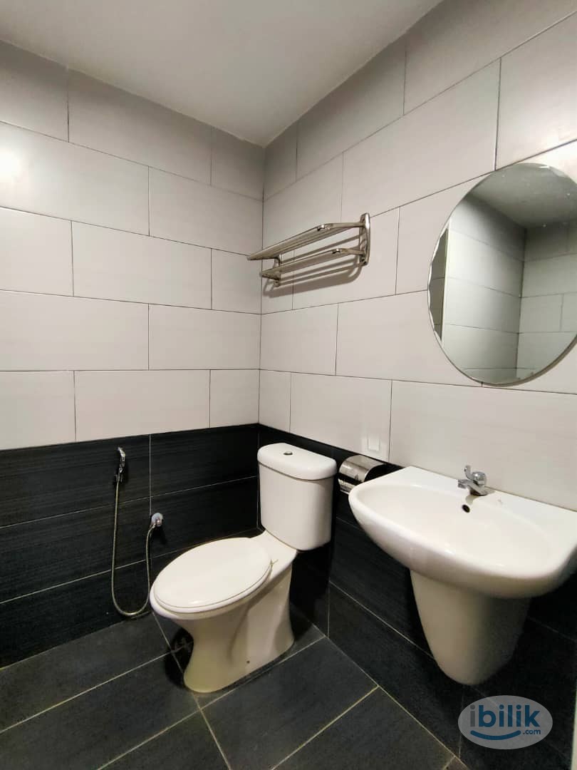 Only 10mins walk to Sunway Lagoon 🚶🏻‍♀️ Room + Toilet at PJS 8 Bandar Sunway - Image 3