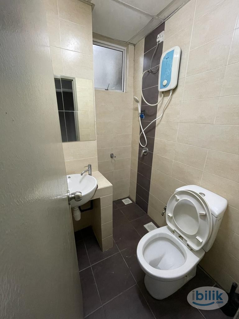 Medium Room 2 for rent at Kota Damansara SEGI UNIVERSITY ,MRT (Kota Damansara),THOMSON HOSPITAL, Cova Square, SRI KDU Sc - Image 4