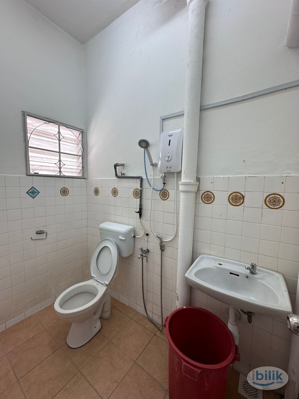 Simple And Cozy Room in Setia Alam - Image 3