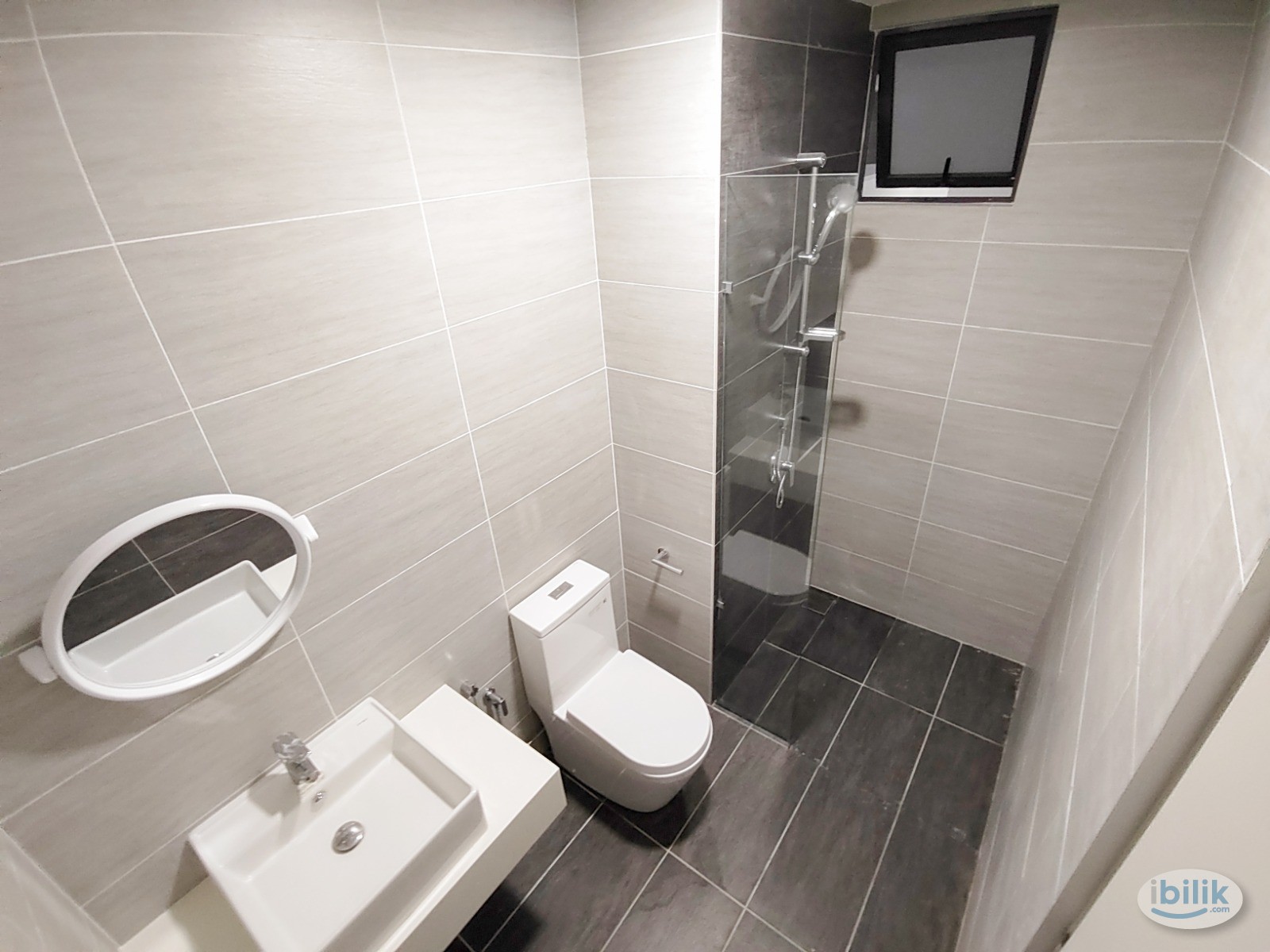 Studio Room with bathroom at Trion KL , Chan Sow Lin, LRT MRT2, Southgate, Sungai Besi, One Residence, Jalan Loke Yew - Image 4