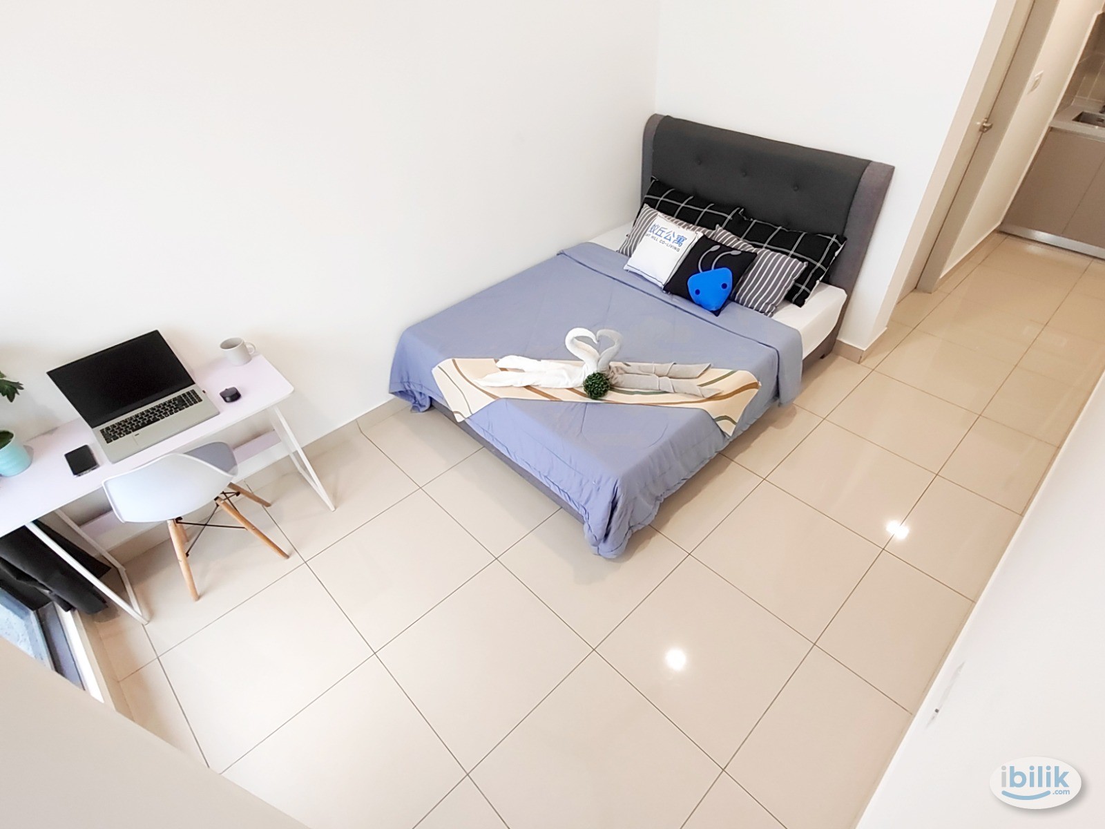 Studio Room with bathroom at Trion KL , Chan Sow Lin, LRT MRT2, Southgate, Sungai Besi, One Residence, Jalan Loke Yew - Image 1