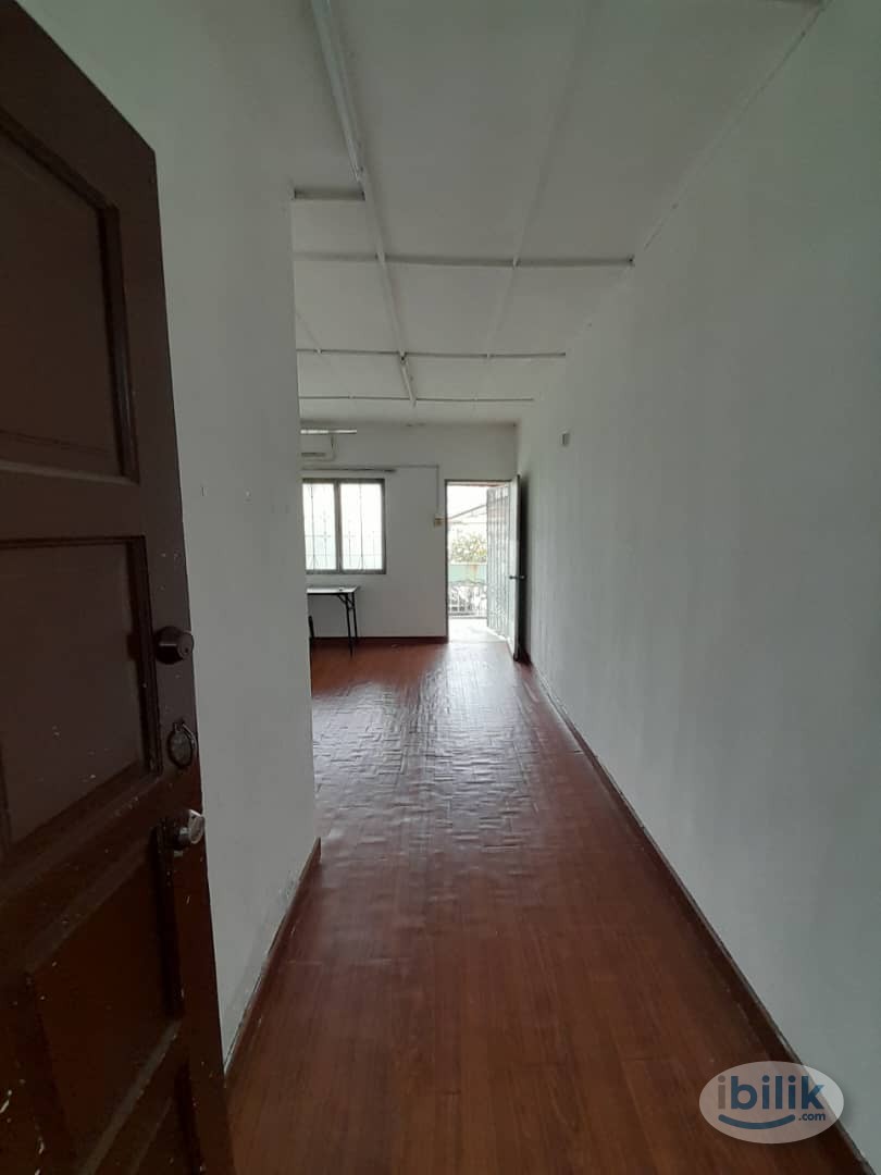 Master Room With Balcony at SS2, Petaling Jaya - Image 2