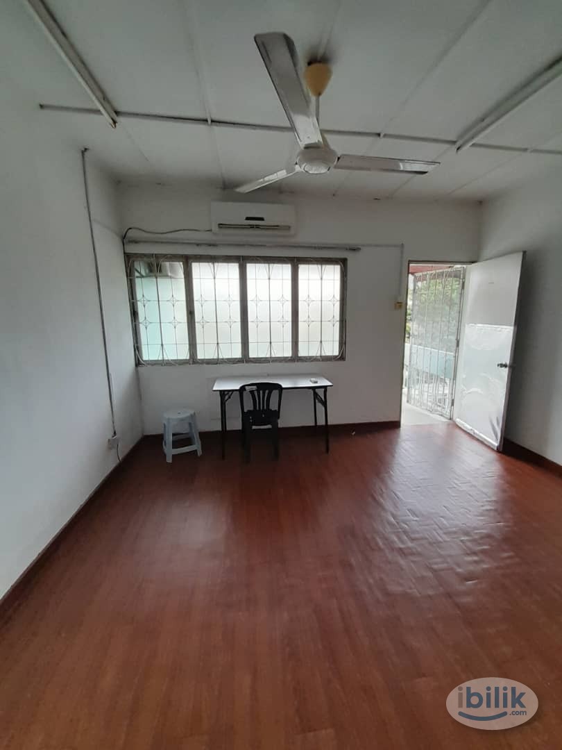 Master Room With Balcony at SS2, Petaling Jaya - Image 1