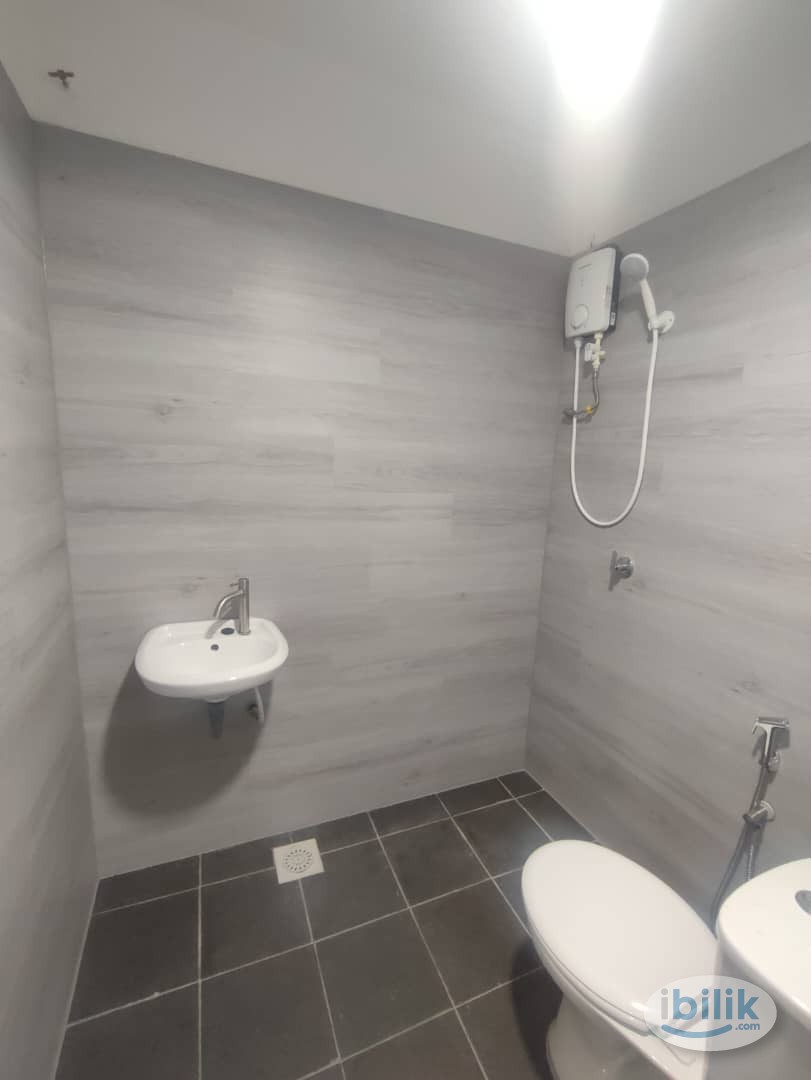 10 min walk 🚶🏼 to HKL and 3 min to Monorial Chow Kit  🚂 Master Room for Rent near Plaza GM, PWTC, Sunway Putra Mall - Image 4