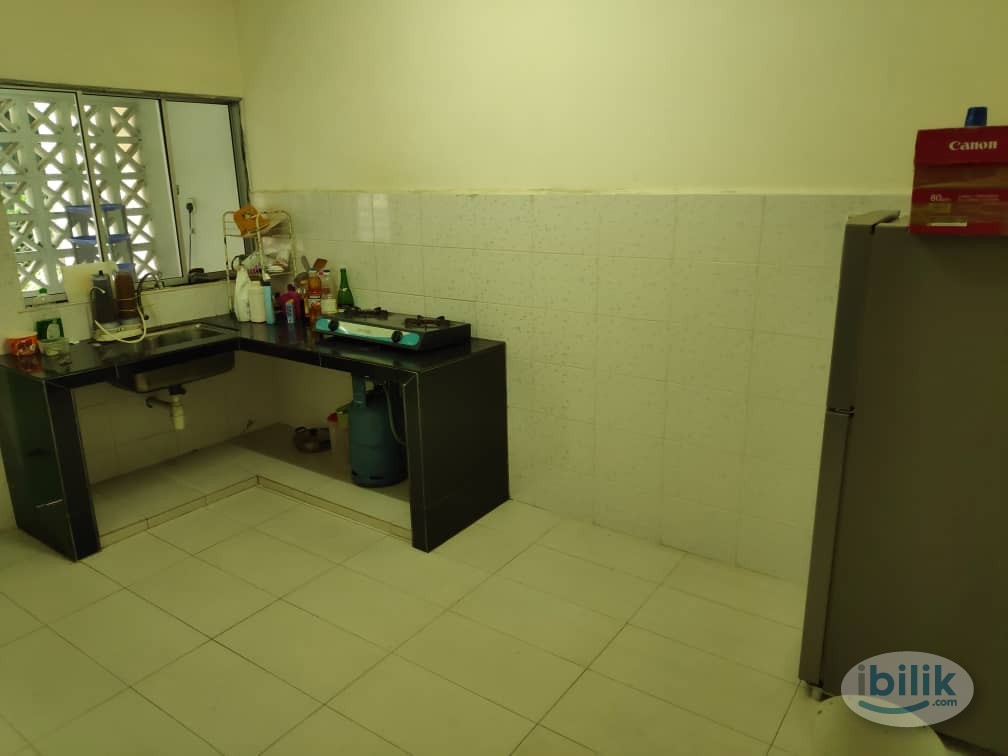 Middle Room at Bandar Kinrara, Puchong - Image 2