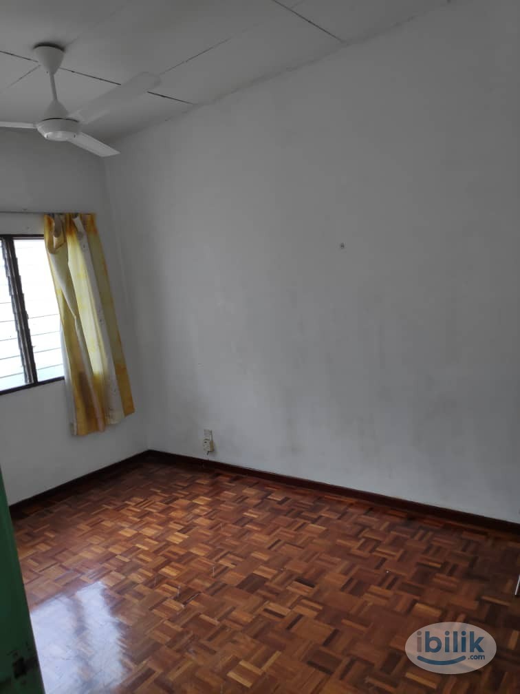 Middle Room at Bandar Kinrara, Puchong - Image 3