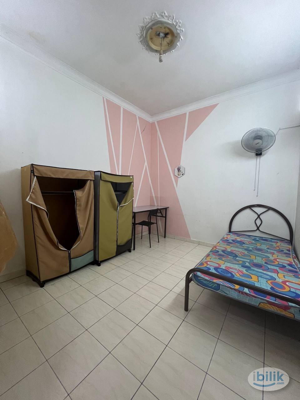Female unit Middle Room at SS2, Petaling Jaya - Image 1