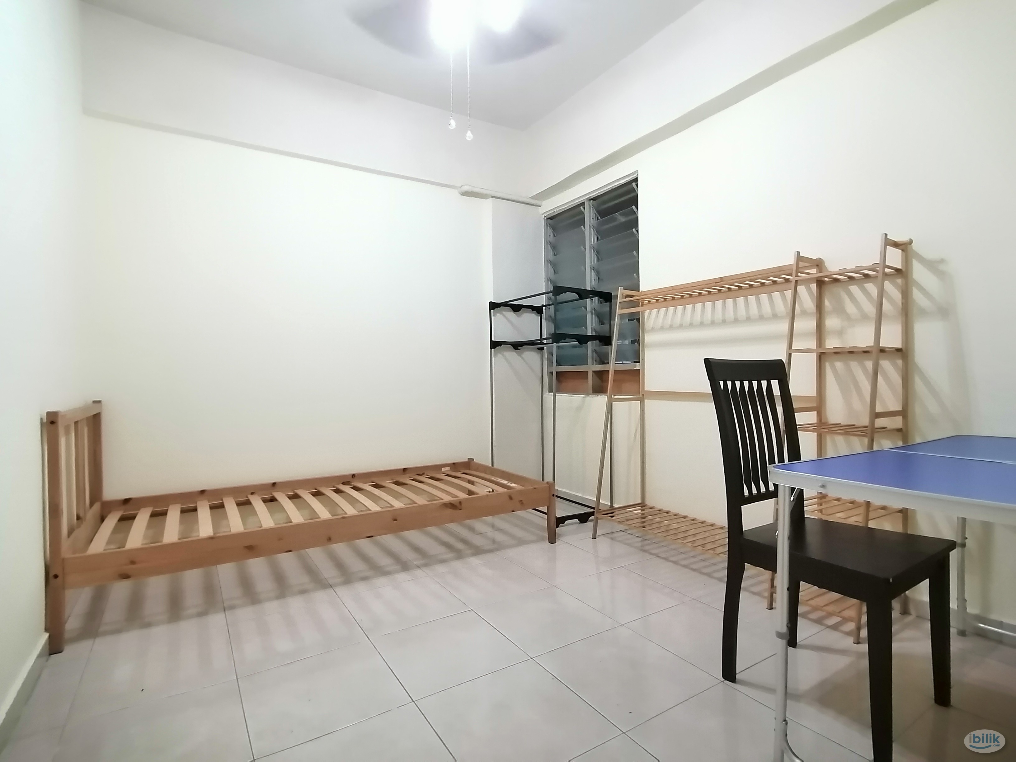 **Female Unit** Large Room - Image 2