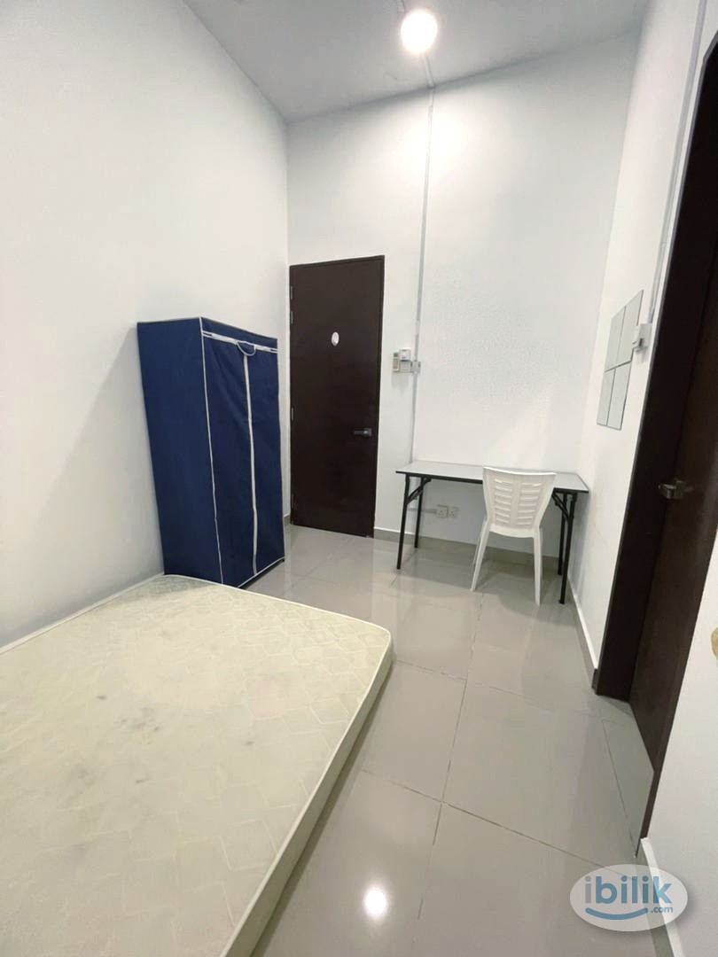 Middle Room with Private Bathroom at Alam Impian, Shah Alam - Image 1