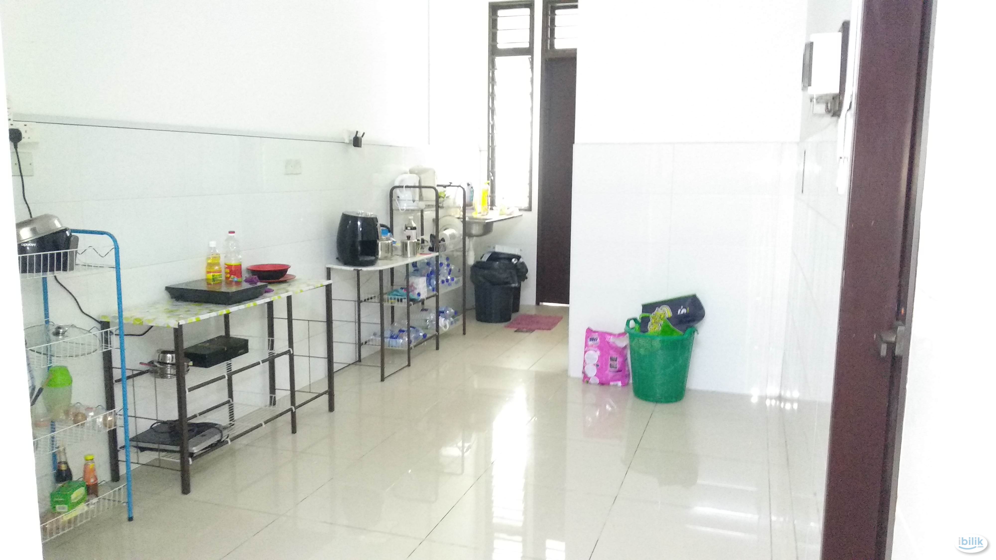 Middle Room with Private Bathroom at Alam Impian, Shah Alam - Image 4