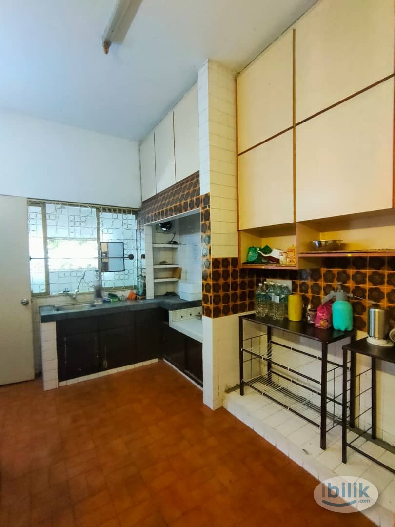 Master Room at Sea Park, Petaling Jaya - Image 4