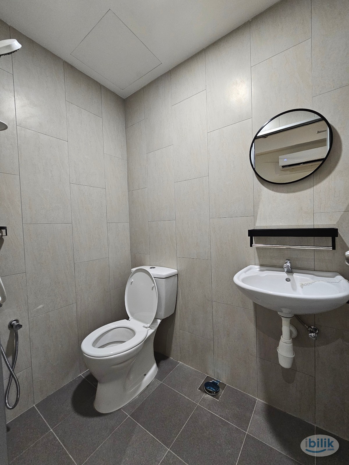Looking for Middle Private Room with  Private Bathroom 🚽❓ - Image 5