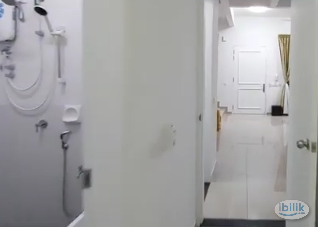 Ground Floor Room with Private Bathroom - Image 3