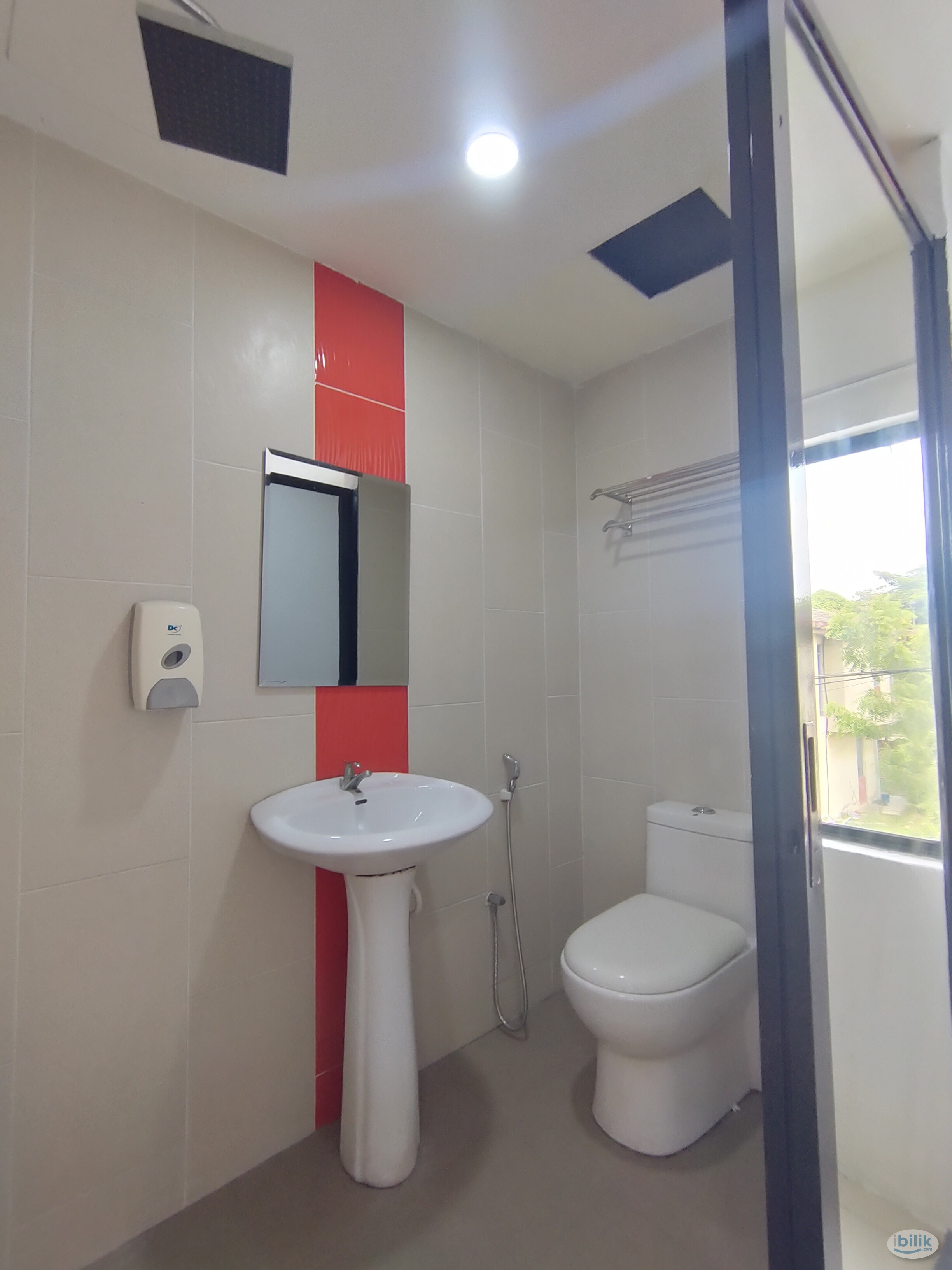 6min to Kelana LRT Station💥Master room with own toiled (OWN PRIVACY) - Image 5