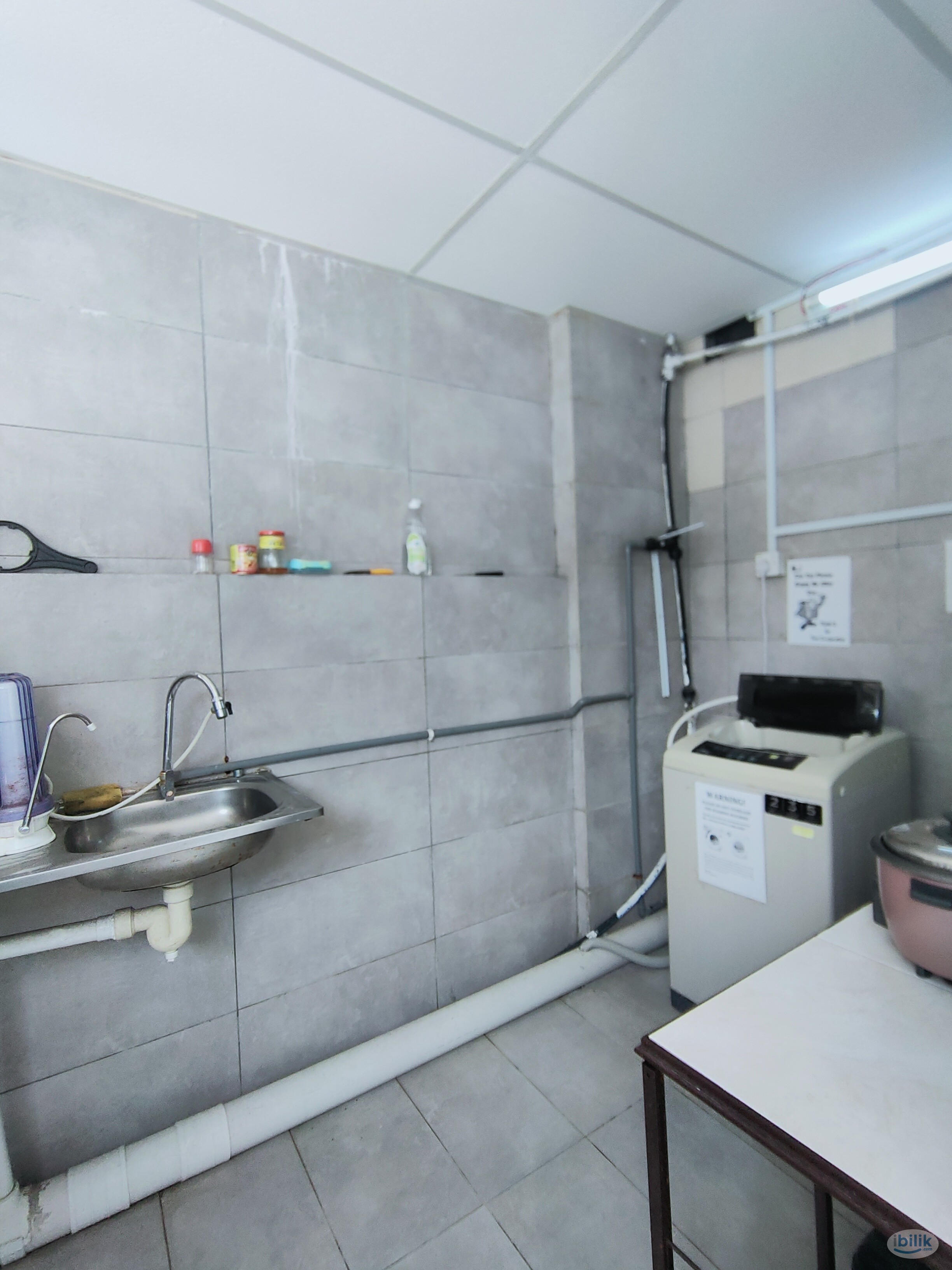 Middle Room For Rent(Aircon)✨ Attached Bathroom - Image 1
