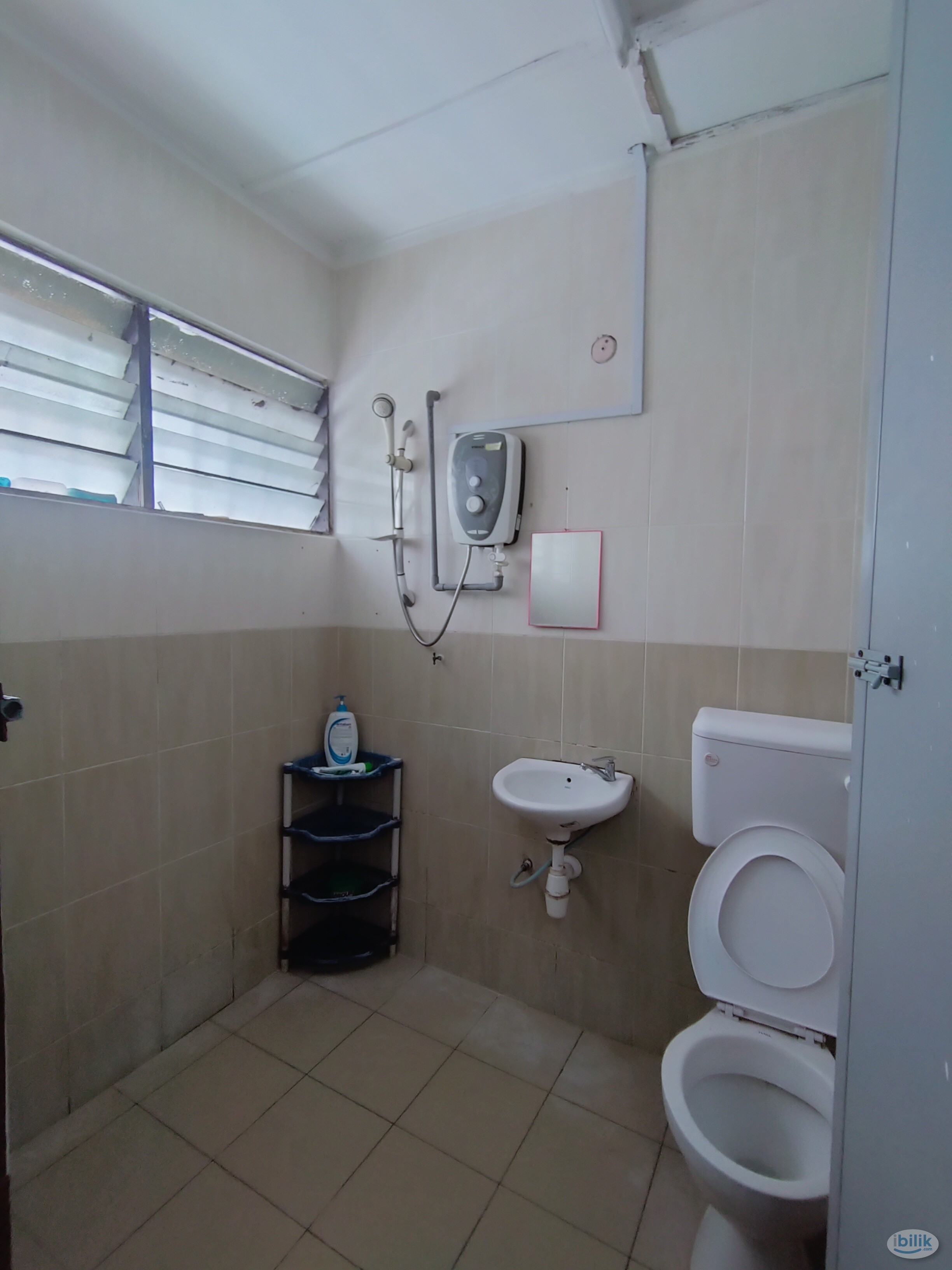 Middle Room For Rent(Aircon)✨ Attached Bathroom - Image 4