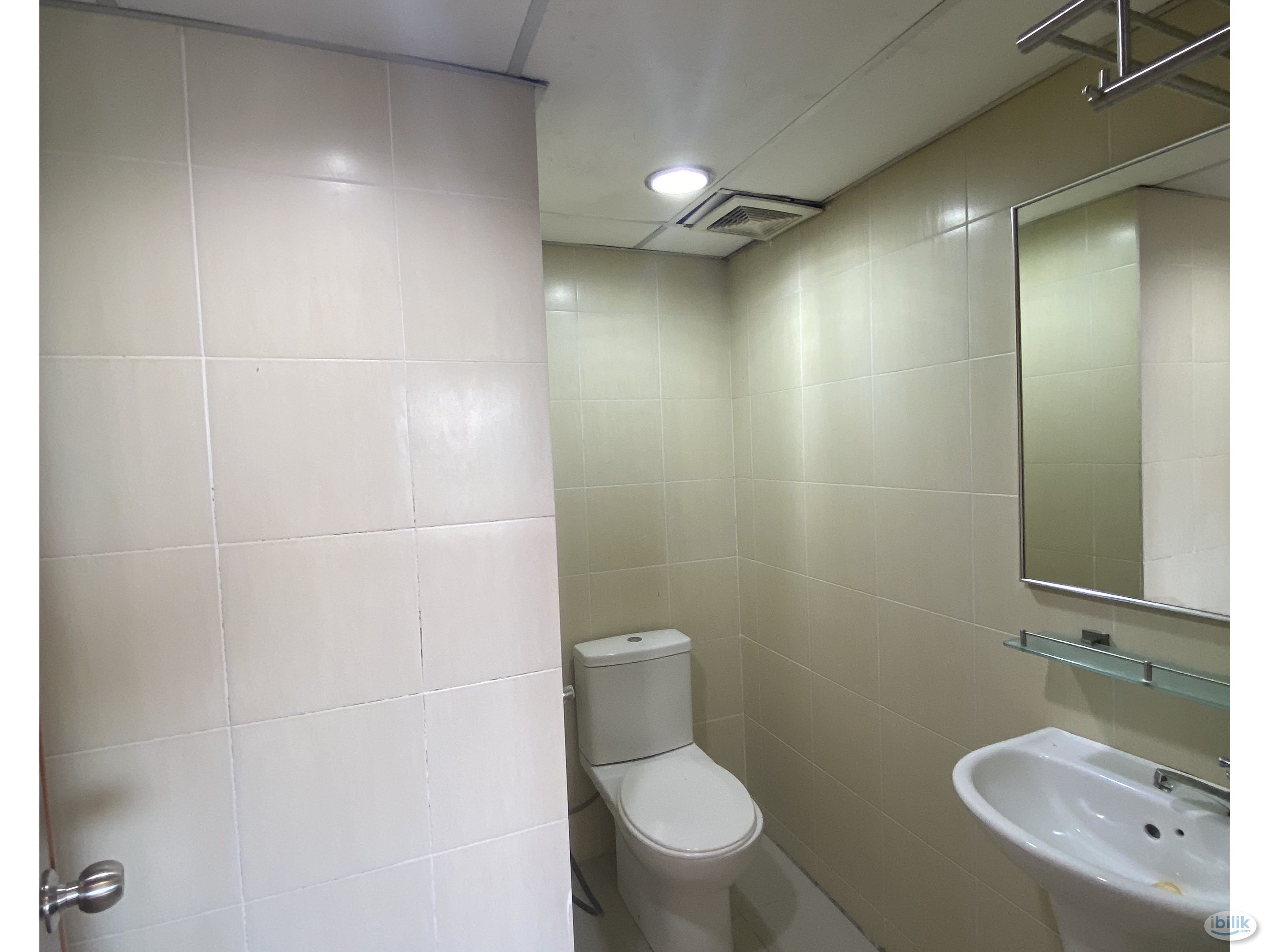 🔥Queen Bed Room for Couples 💰Low Deposit 🛜Free Wi-Fi - Image 3