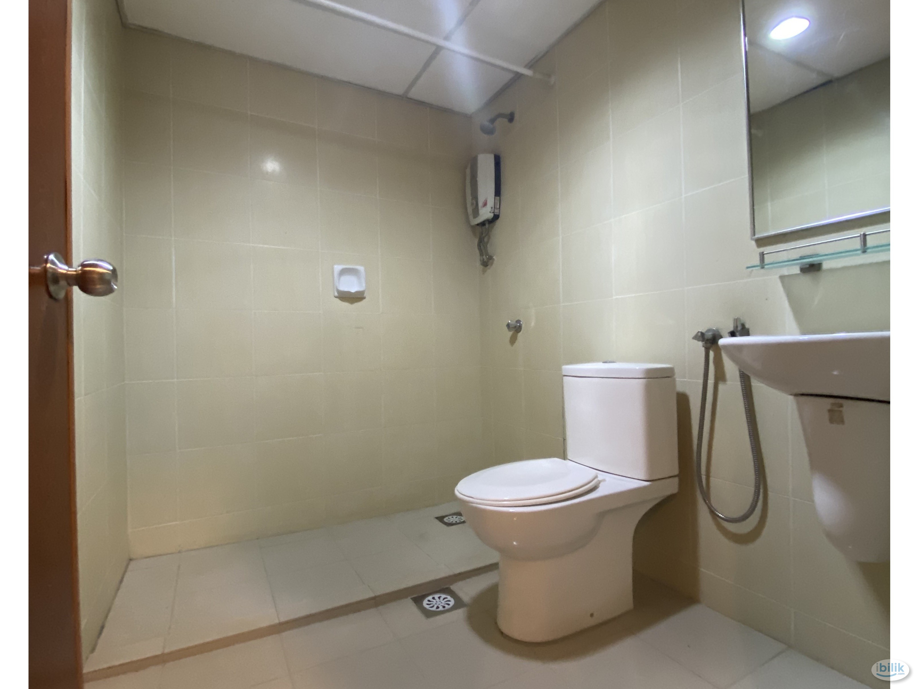 🔥Master Room near CIQ🏃🏻‍♂️‍➡️Walking Distance 💼Immediate Move In - Image 2