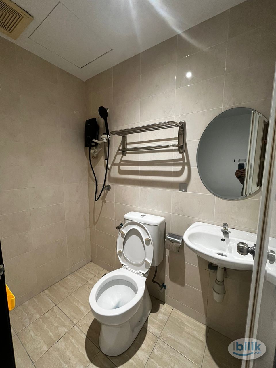 Master Room at Damansara Perdana 🛏️ walking distance to bus stop 🚏 - Image 3